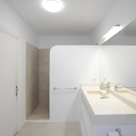 Casa Con Piscina, Vistas Y Acceso Privado Al Mar. Vistes Voramar. Cala'N Blanes (Menorca)